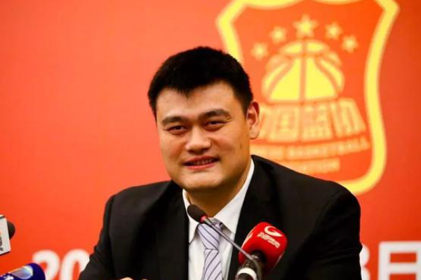 中國籃協(xié)現(xiàn)任主席是誰？